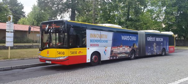 Warschauer Bus auf Kladows Straßen