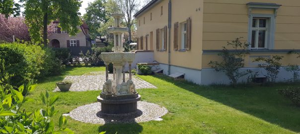 Löwenbrunnen im Garten des Hauses Kladower Forum öffentlich in Betrieb genommen